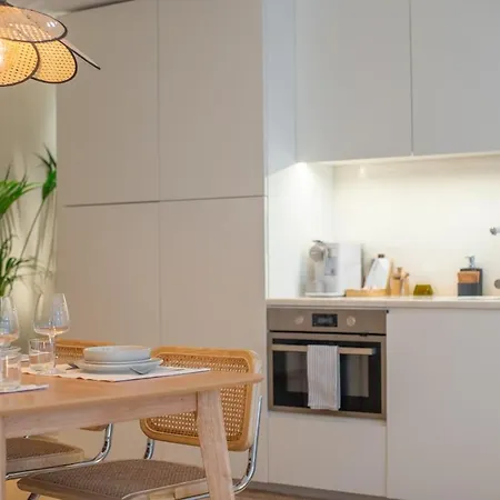 The Alluring - And Spacious 2 Bedroom Apartment *