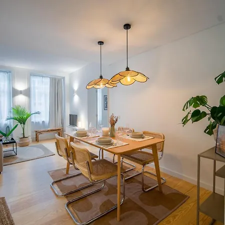 The Alluring - And Spacious 2 Bedroom Apartment Porto