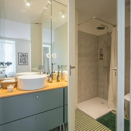 The Alluring - And Spacious 2 Bedroom Apartment *