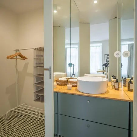 The Alluring - And Spacious 2 Bedroom Apartment Porto